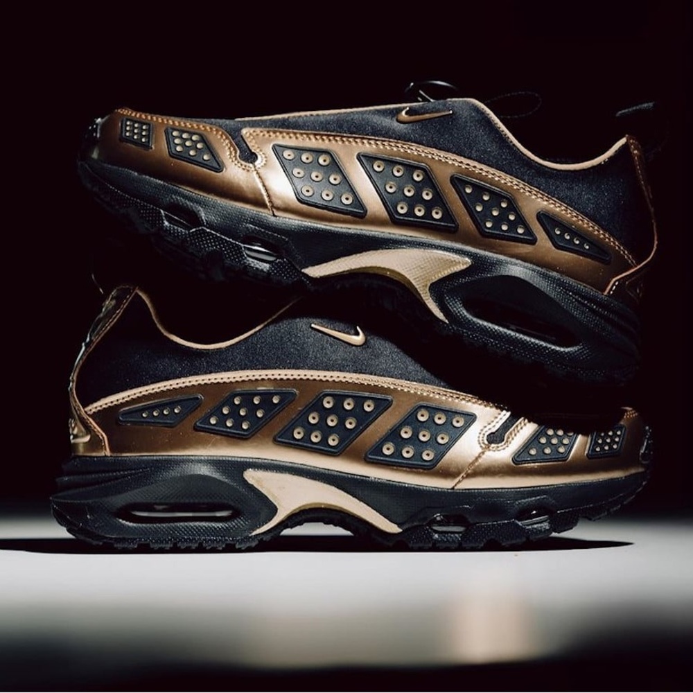 NIKE AIR MAX SNDR “BLACK/METALLIC GOLD”